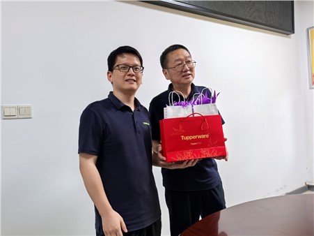 致敬韶華，感恩同行 